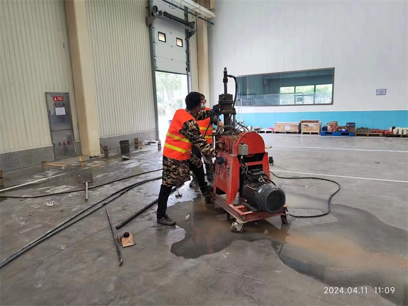 渔薪镇厂房地面下沉塌陷注浆加固施工